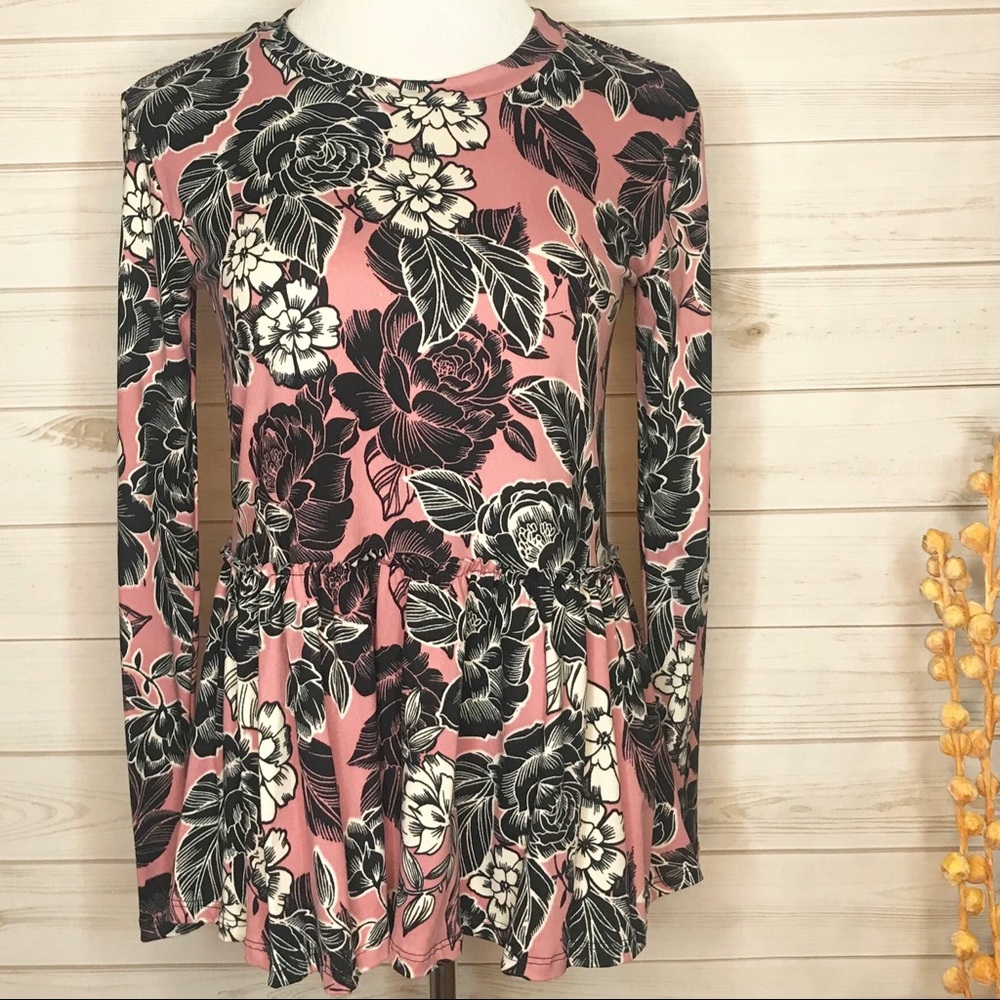 A&D Relaxed Ruffle Tee - Picture 2 of 4